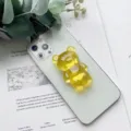 Vista dettagliata di un supporto per telefono pieghevole a forma di orsetto giallo - Supporto Orso / giallo limone