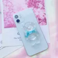 Dettaglio di un'impugnatura per telefono trasparente a forma di orso con fiocco blu - Supporto a gonfiabile / Orso Fiocco Blu