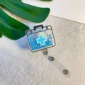 Intrekbare medische badgehouder met een blauw glitter ontwerp van een EHBO-kit - EHBO-koffer Stijl (7)