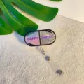 Schattige uittrekbare capsule badgehouder met roze zilveren glitters en Happy Shots - Capsule met Paarse Tekst Stijl (8)