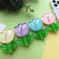 Vue macro d'accessoires de support de téléphone en forme de tulipe en résine époxy colorée - Tulipe / Rose