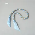 Détail de la bandoulière de 60 cm en soie bleu clair et chaîne en métal doré - Zircone bleu (Or)