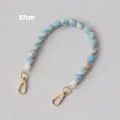 Tracolla in perle acriliche blu marmorizzate con moschettoni dorati, lunghezza 37 cm. - Stile 3 (Cod 20260706)