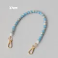 Dettaglio tracolla da 37cm in perle acriliche marmorizzate blu e bianche con ganci - Stile 1 (Cod 20260706)