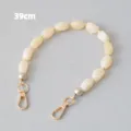 Gedetailleerde weergave van 39cm crème acryl kralenriem met gouden kreeftsluitingen - 39cm / Abrikoos