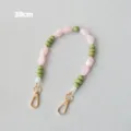 Détail d'une bandoulière en perles acryliques de 38 cm avec perles roses et vertes - Style Perle Plate / Taille 38cm / Rose et Vert