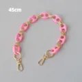 Detailopname van 45cm roze en goudkleurige matte acryl varkensneus kettingriem - 45cm / Rozerood