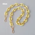 Detail van 85 cm matgele acryl tasriem met gouden schakels en varkenssnuit design - 85cm / Geel