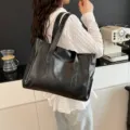 Borsa tote vintage nera in pelle sintetica capiente per ufficio e stile - Nero