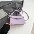 Elegante bolso cuadrado tejido en lavanda con asa superior y bandolera - Púrpura