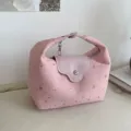 Sac à main croissant rose élégant avec motif d'étoiles et détail de fermoir métallique - Rose