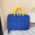 Borsa imbottita blu trapuntata per laptop da 14 a 16 pollici con manici giallo brillante - Piccolo / Blu