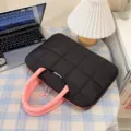 Borsa porta PC trapuntata nera con manici rosa imbottiti per notebook da 14-16 pollici - Grande / Nero