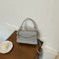 Borsa a tracolla intrecciata grigia alla moda da donna con manico superiore e cinturino - Nero
