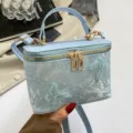 Borsa a mano a scatola in jacquard azzurro con un delicato ricamo a farfalla 3D - Blu
