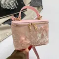 Elegante borsa a scatola rosa con jacquard floreale e applicazioni di farfalle 3D - Rosa