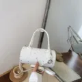 Élégant sac à bandoulière cylindrique blanc avec motif d'étoiles argentées et sangle - Avec Pendentif / Blanc Cassé