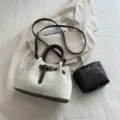 Ensemble sac seau rétro color-block avec bandoulière et pochette intérieure. - Ensemble de sacs à bandoulière / Blanc Sans Pendentif
