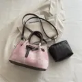 Ensemble de sacs seau patchwork rose et blanc avec pochette intérieure et bandoulière - Ensemble de sacs à bandoulière / Rose Sans Pendentif