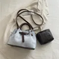 Ensemble de sacs seaux rétro bicolores avec bandoulière et pochette intérieure assortie - Ensemble de sacs à bandoulière / Bleu Sans Pendentif