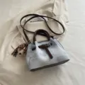 Large capacity retro color-block bucket handbag with brown handles and bear charm - Blue