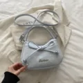 Borsa a mano a mezzaluna blu chiaro a pois con fiocco e tracolla regolabile alla moda - Blu