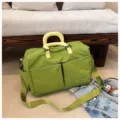 Grüne Reisetasche mit gelben Griffen, große Sporttasche für Damen für kurze Reisen. - Grün