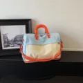 Grand sac de voyage et de sport, design élégant en bloc de couleur bleu et orange. - Bleu