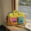 Sac de voyage coloré pour femmes, sac de weekend imperméable et léger pour courts voyages. - Jaune