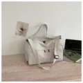 Grand sac de voyage de sport beige, idéal pour les courts séjours, la salle de sport et les loisirs. - Gris