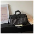 Grand sac de voyage noir avec poche avant à carreaux et poignées solides pour sport. - Noir
