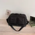 Grande borsa da viaggio nera con tasche multiple utili per brevi viaggi e palestra. - Nero