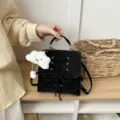 Kleiner schwarzer mattierter Rucksack mit Schleife und süßem Wolkenanhänger - Schwarz