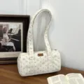 Bolso bandolera cilíndrico de pana crema con delicados motivos florales y estrellas. - Blanco Roto