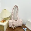 Sac à bandoulière cylindrique en velours rose avec motif d'étoiles et pendentif de mouton - Rose Avec Pendentif