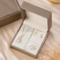 Élégant ensemble de bijoux gourde perle dorée avec collier, boucles d'oreilles et bague en coffret. - Ensemble 3 Pièces Courge Dorée (04)