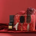 Coffret cadeau de mariage pour demoiselle d'honneur brosse a cheveux et articles d'aromatherapie. - Coffret cadeau cheveux et bain (peigne cône de pin + brosse pneumatique + pince à cheveux + aromathérapie + fleur de douche + fleur de bain)