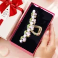 Elegante molletta per capelli in metallo con tulipano viola e perle, pinza regalo per donna. - Set molletta a tulipano e confezione regalo