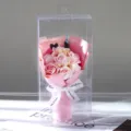 Rosa Seifenblumenstrauß in klarer PVC-Geschenkbox, perfektes romantisches Geschenk zum Valentinstag. - 7 rosa Blumen - Geschenkbox