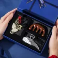 Set de caja de regalo con lindas pinzas para el pelo de cereza y ala de ángel y peine, elegante diseño. - Set de Tres Piezas Peine de Cinco Dedos (Set Dieciséis) / Set de regalo