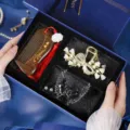 Valentine's hair accessories gift box set with wooden comb and exquisite claw clips. - Hair Claw & Sandalwood Comb 3-Piece Set [Set 1]