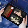 Valentine's high-end hair accessories gift box set with wooden comb and pearl hair claw clips. - Claw Clip & Sandalwood Comb 3-Piece Set (Set 6)