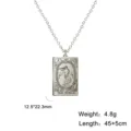 Collier pendentif carte de tarot 'Le Monde' en acier inoxydable avec ses dimensions - Couleur Acier Le Monde