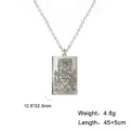 Collier de tarot en acier inoxydable avec pendentif gravé de l'arcane Le Chariot - Argent Le Chariot