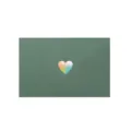 Elegante busta in carta perlata verde scuro con un adesivo a cuore laser olografico centrale - Set da 20 Pezzi / Verde Inchiostro Perlato