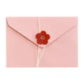 Rosa Vintage-Umschlag mit rotem Blumenverschluss und weißer Kordel für Valentinstag. - Hellrosa Blumen-Verschluss-Stil / 11.4*16.2cm