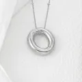 Collier pendentif lettre argenté gonflé, finition brillante, beau bijou élégant. - Lettre O