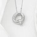 Collier pendentif lettre Q argenté style ballon gonflé, bijou tendance mode chic. - Lettre Q