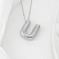 Collier pendentif lettre U argenté potelé avec chaîne de perles fine pour bijoux tendance. - Lettre U