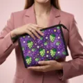 Tragbare lila Kosmetiktasche mit lebhaftem Traubenfrucht-Print-Design für den Sommer - 23x8.5x16.5cm / Traubendruck